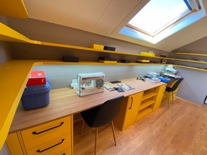 Agencement complet d'une mezzanine en pièce de loisirs créatifs