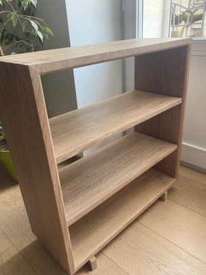 Etagère de cuisine à queues d'arondes en onglet (à la main)