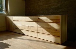 Commode. Frêne Olivier.