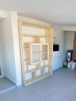 Etagère sur mur pas droit