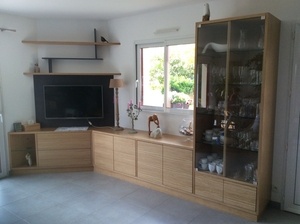 Agencement sur mesure meuble TV en chêne