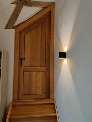 Porte trapézoidale en chêne massif