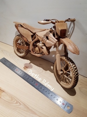 Moto en bois