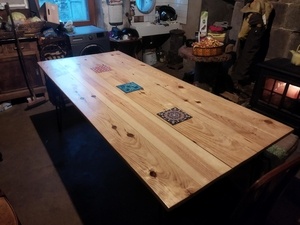 Réalisation finale. Plateau incrusté de faïences