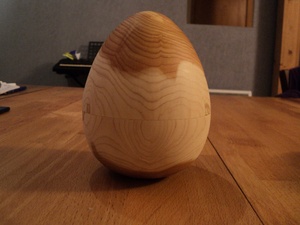 Oeuf de Pâques en thuya