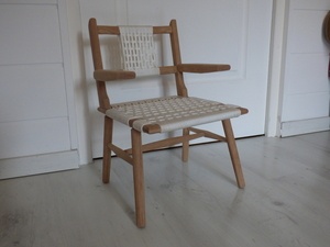 Petit fauteuil en chêne pour enfant