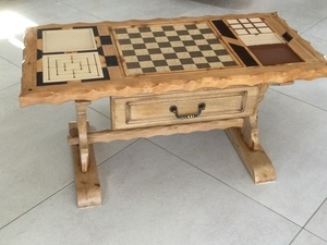 Table basse en table de jeux