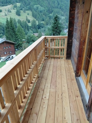 Balcon en mélèze