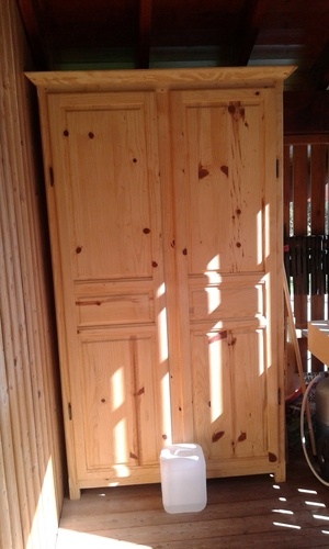 Armoire chevillée pour mon balcon