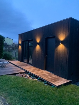 Pool house aménagé avec cave et terrasse