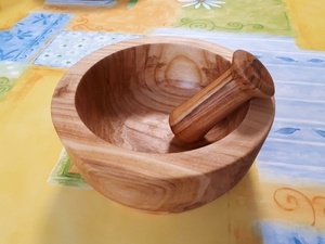 Mortier et pilon en bois de cerisier