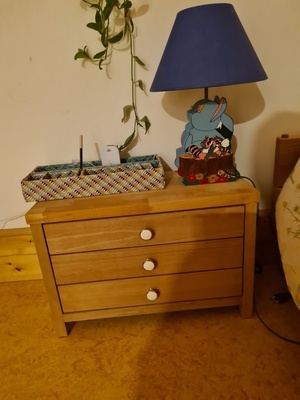 Table de nuit en hêtre