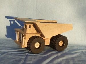 Camion minier volumineux.