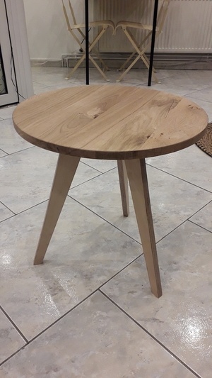 Petite table trépied