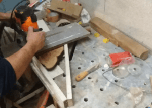 Planage d'une tranche de cade à la défonceuse