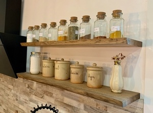 Etagères flottantes bords naturels en chêne