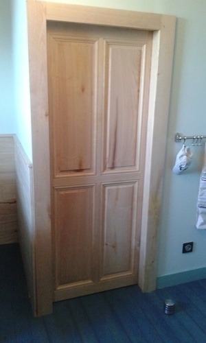 Porte en châtaignier à quatre panneaux