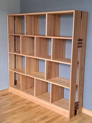 Bibliothèque en orme et ses agraphes