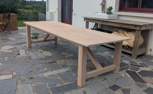 Grande table d'exterieur en Douglas
