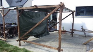 Un barnum de chantier ou un stand