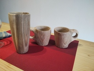 Tasses et gobelet aux outils de sabotier