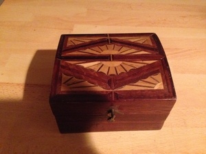 Petite boîte en marqueterie