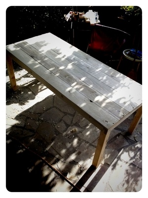 Table en pin pour la terrasse