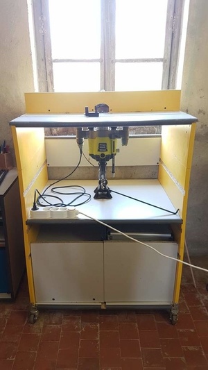 Meuble pour défonceuse sous table