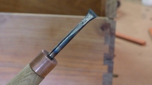 Un ciseau à bois pour queue d'aronde
