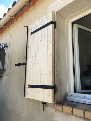 Volet posé en présentation avant peinture