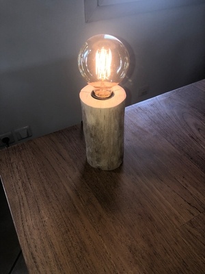 Lampe en hêtre massif