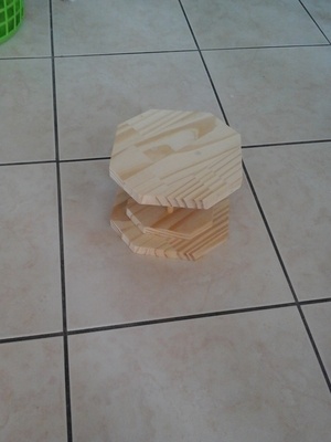 Présentoir à un étage en bois