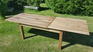 Table à manger en noyer