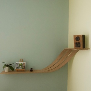 Etagere design cintree en chêne