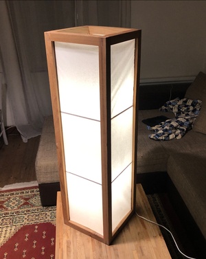 Lampe d’inspiration Japonaise en orme