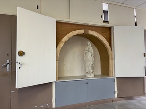 Un placard devenu oratoire