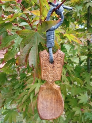 Cuillère en noyer toujours sur un design de Lee John Phillips.