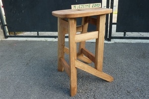 Tabouret  pietement  " k"