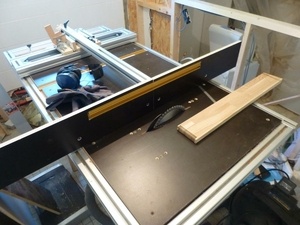 Partie scie circulaire avec guide parallèle INCRA-like