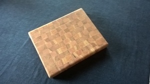 Planche a découper en damier