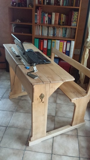 Petite restauration d'un vieux banc d'école