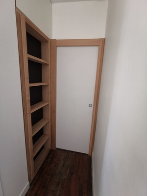 Porte bibliothèque dérobée et porte coulissante - charnière simonswerk tectus