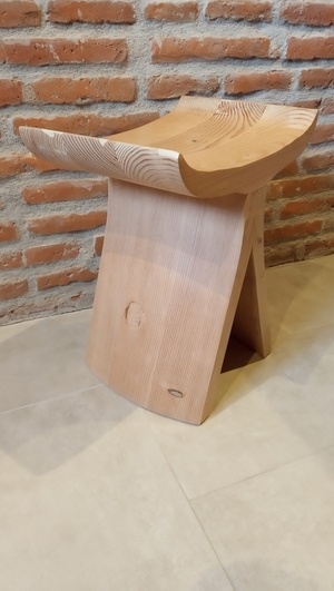 Tabouret façon "Butterfly" 1/2