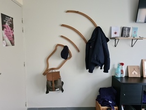 Porte-manteau mural "sonde d'échographie" lamellé-collé chêne/exotique