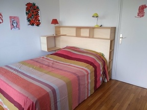 Une tête de lit ... Aux outils à main.