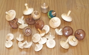 Une série de toupies