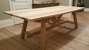 Table de salle à manger en frêne olivier