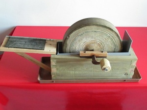 Un support pour ma meule en grès