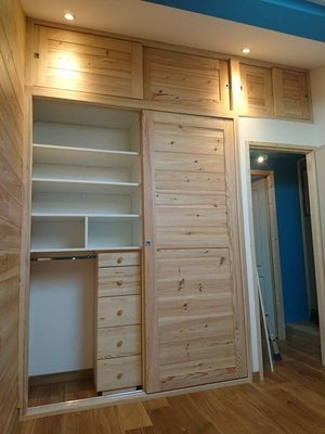 Ensemble de placards en pin