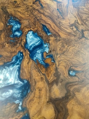 Plateau bois de noyer et résine époxy